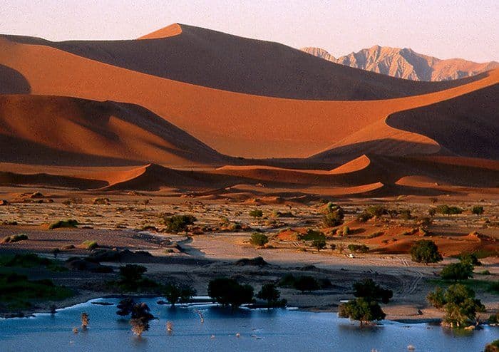 A JOURNEY THROUGH THE EARTH`S MOST EXTRAORDINARY LANDSCAPES image 3